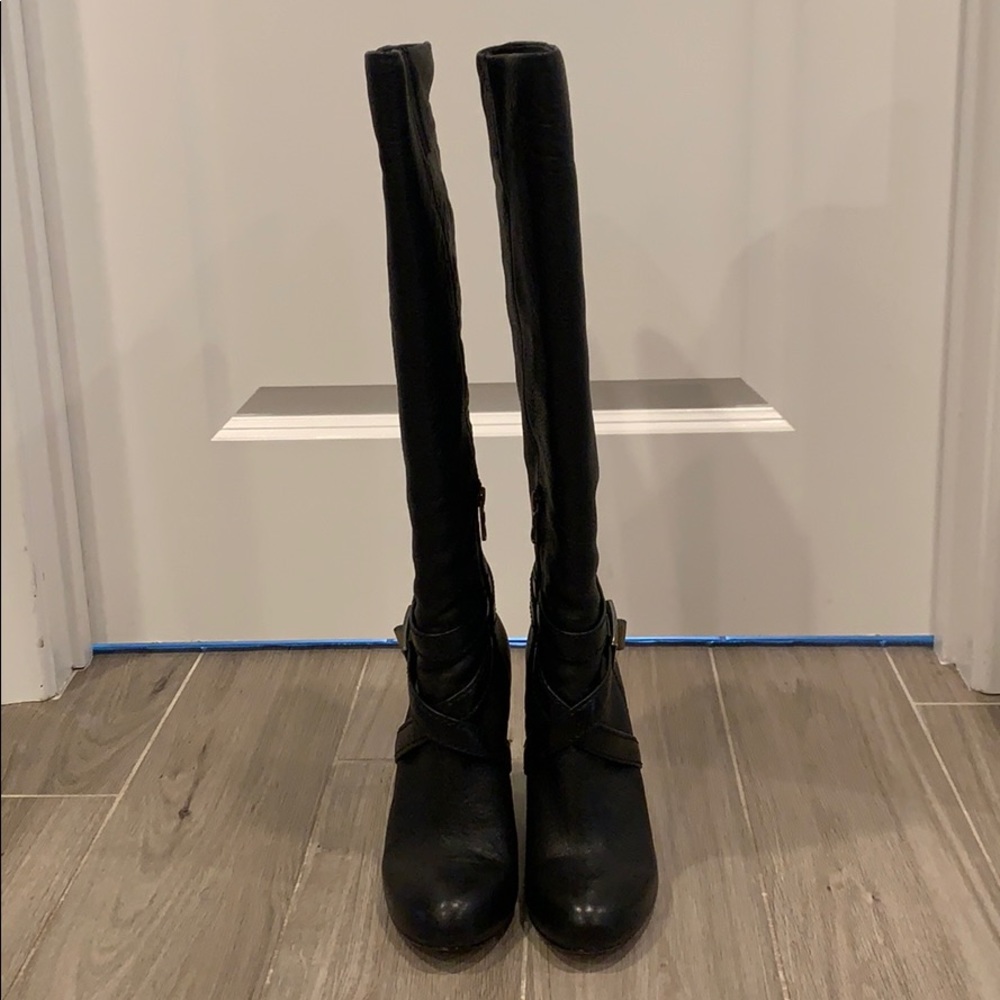 BCBGMAXAZRIA Remy Wedge Boot - Picture 3 of 8
